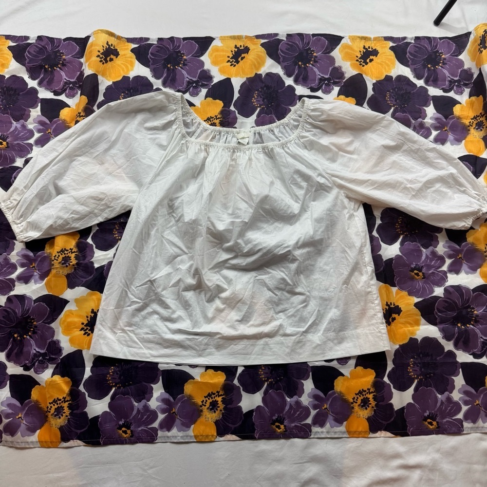 G19. Women’s H&M Ivory Gathered Top (M)